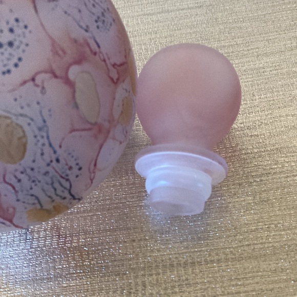 Vintage Decanter Hand Painted in Multi Hues Colors of Pink, purple and blue - Picture 7 of 9